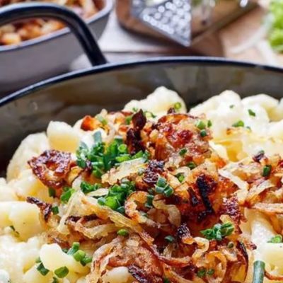 Ausschnitt von einem Topf mit schwäbischen Spätzlen